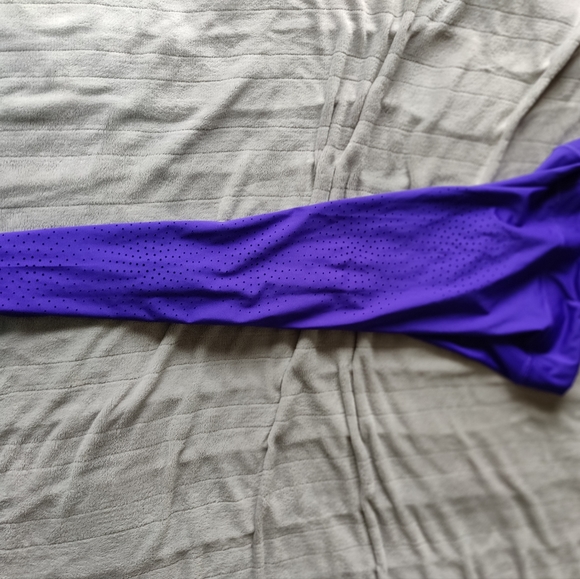 Athleta laser cut Capri leggings xs crop blue - Picture 3 of 3